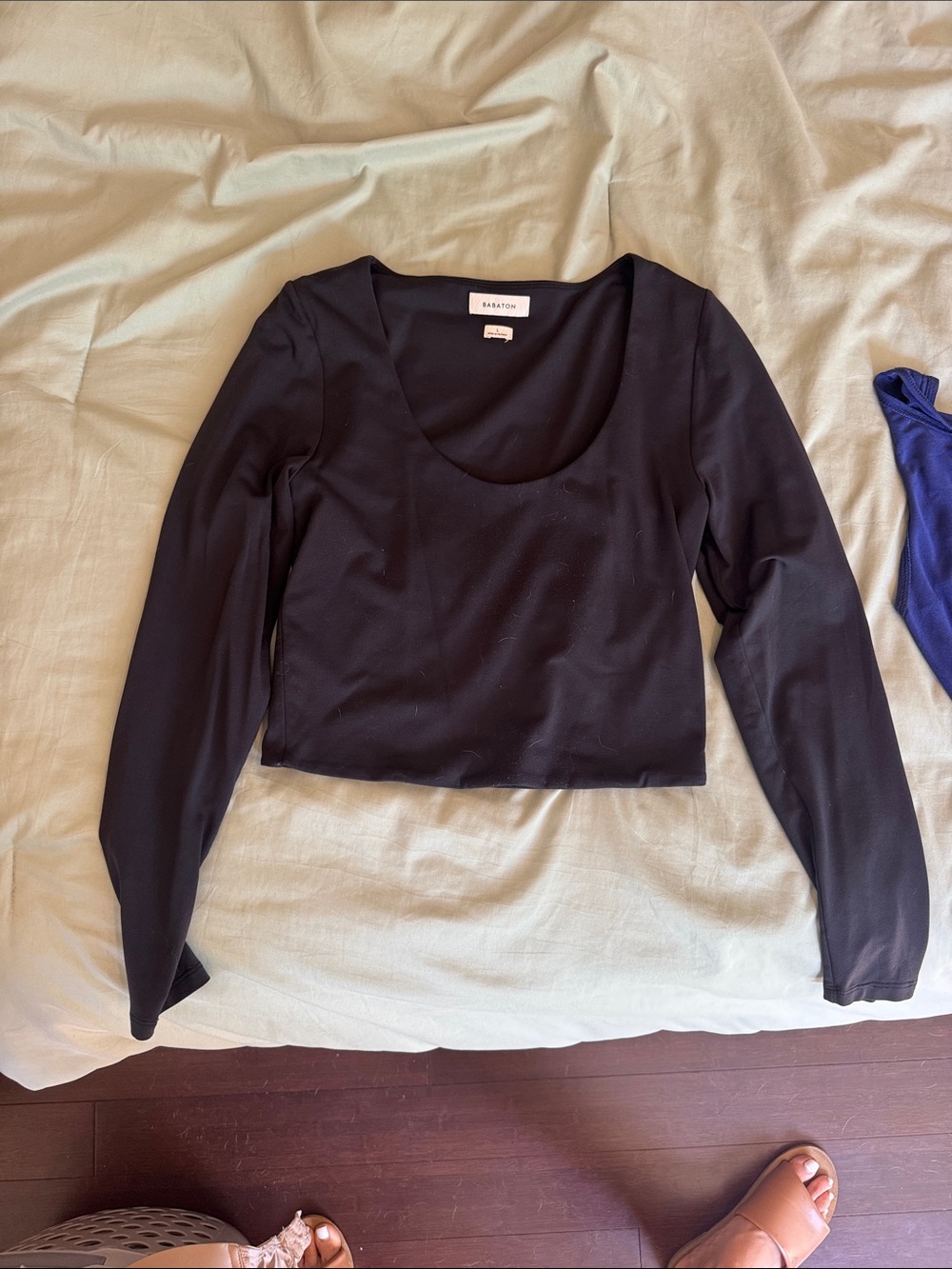 Aritzia Babaton Black Scoop Neck Long-Sleeve Crop Top
